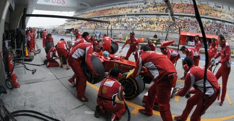 Ferrari pobiło rekord szybkości pit-stopu. 2.4 sekundy...