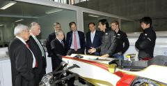 Jean Todt odwiedzi HRT. Zobacz zdjcia nowej fabryki zespou