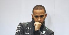 Hamilton usuwa przyciski z kierownicy Mercedesa