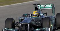 Hamilton usuwa przyciski z kierownicy Mercedesa
