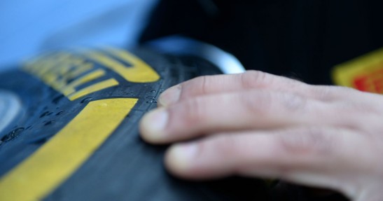 Pirelli ogłosiło przyczynę awarii opony Vettela