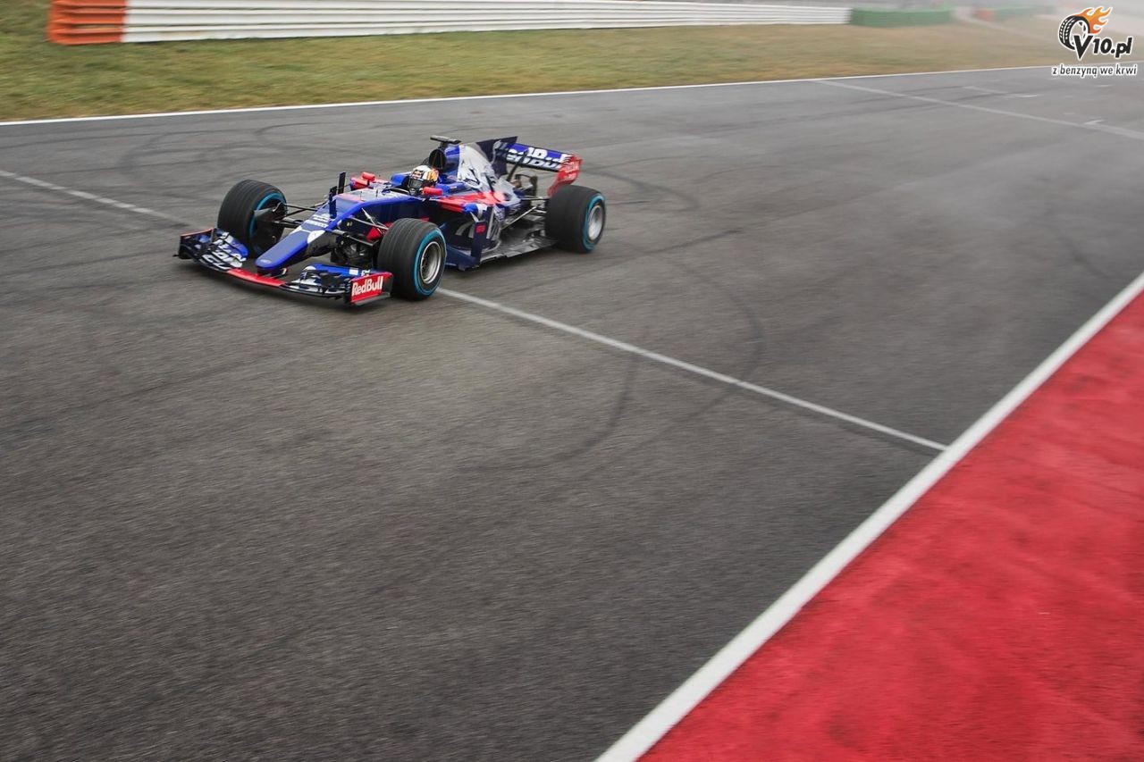 Bolid Toro Rosso odsonity