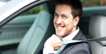 Młodzi ludzie uważają się w Polsce za doskonałych kierowców