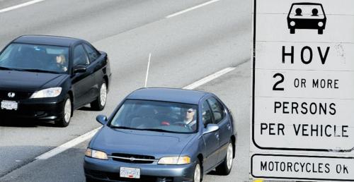 HOV (high-occupancy vehicle lane), czyli amerykański pas dla aut z większą ilością pasażerów