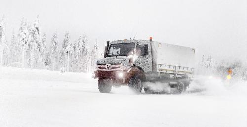 Zakamuflowany Unimog w wersji terenowej