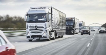 Trzy autonomiczne Mercedesy Actros pokonały drogę ze Stuttgartu...