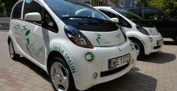 LeasePlan dostarczył dwa elektryczne Mitsubishi i-MiEV na...