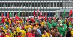 Opel: strajkujący przed zakładem Opla w Antwerpii