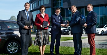 Flota 400 samochodów Peugeot w barwach PKOl