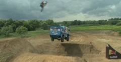 Backflip nad latającym KAMAZ'em RedBulla!