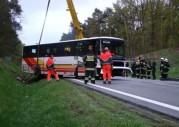 Wypadek autokaru na zjezdzie z A2