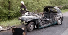 Golf uderzył w drzewo i spłonął: 3 osoby nie żyją