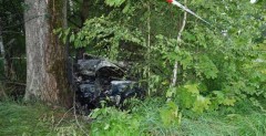 Golf uderzył w drzewo i spłonął: 3 osoby nie żyją