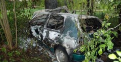 Golf uderzył w drzewo i spłonął: 3 osoby nie żyją