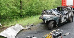 Golf uderzył w drzewo i spłonął: 3 osoby nie żyją