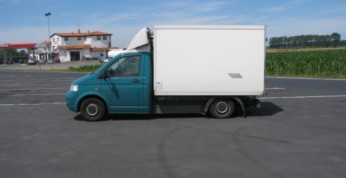 Volkswagen Transporter z chłodnią, który musiał robić za dwóch