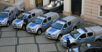 Specjalistyczna flota dla policji z Wielkopolski - pickupy, furgony...