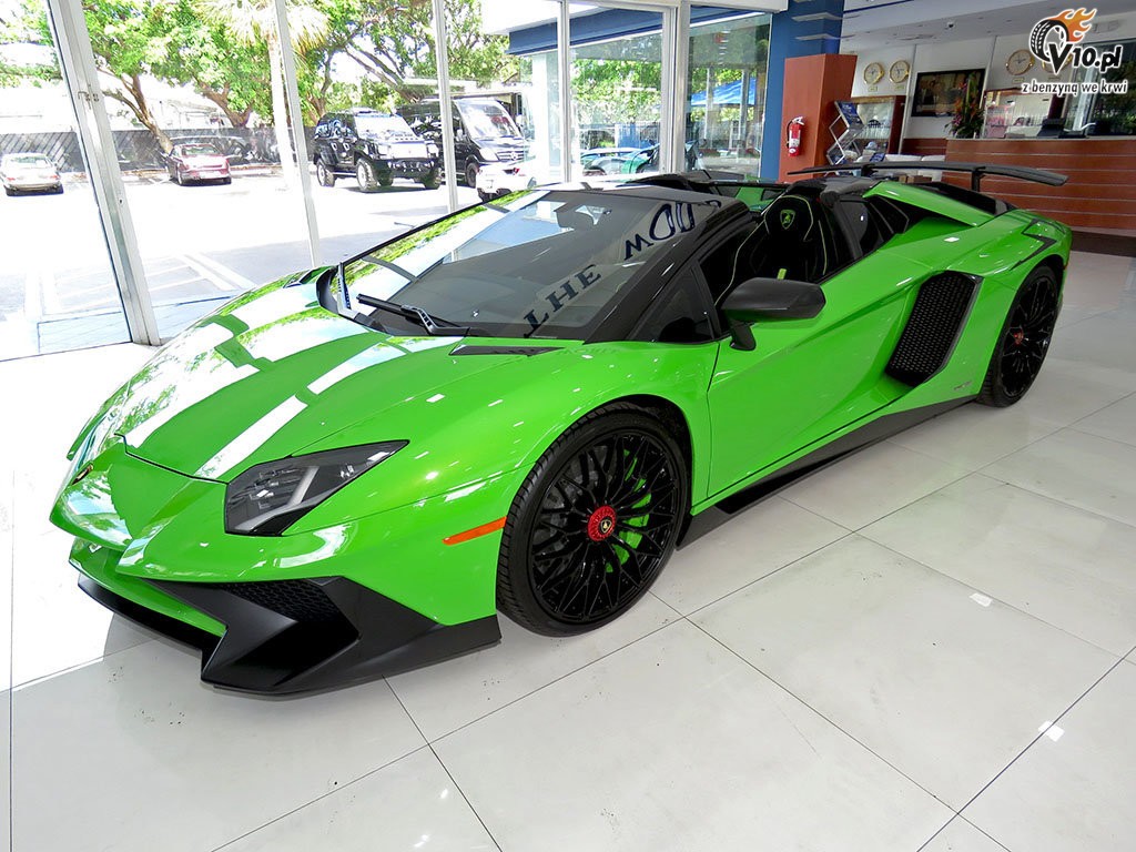 Lamborghini Aventador LP750-4 SV Roadster