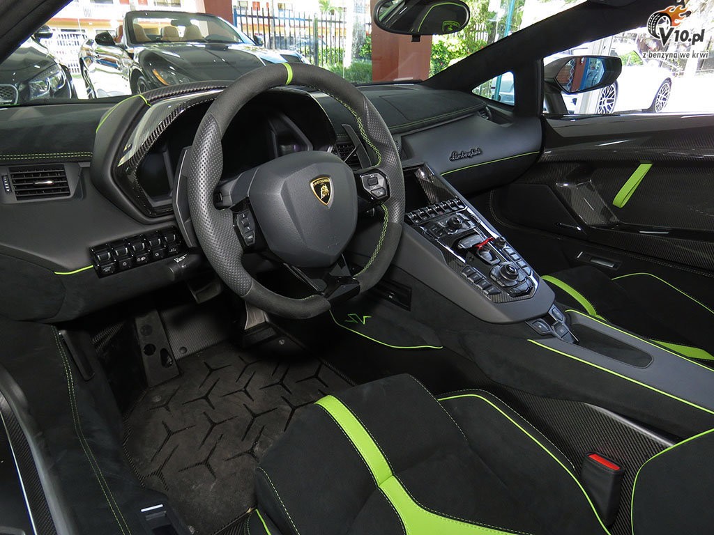 Lamborghini Aventador LP750-4 SV Roadster