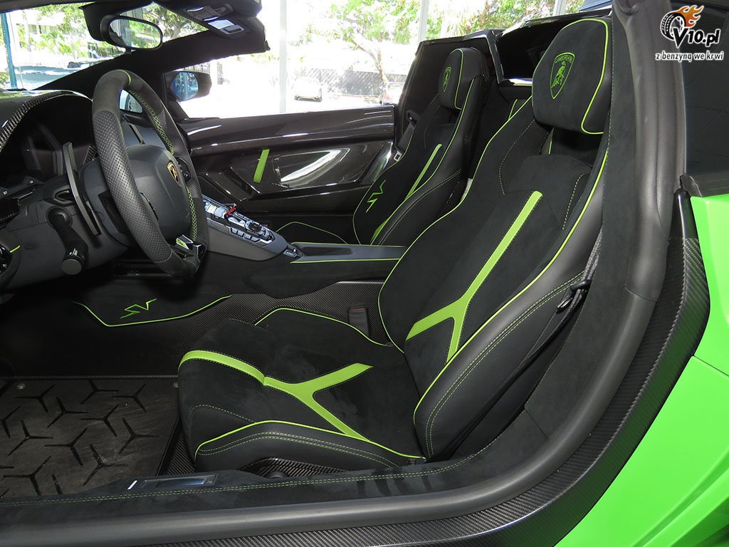 Lamborghini Aventador LP750-4 SV Roadster