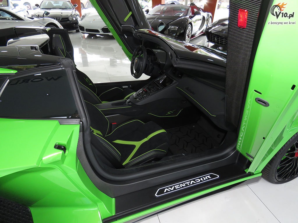 Lamborghini Aventador LP750-4 SV Roadster