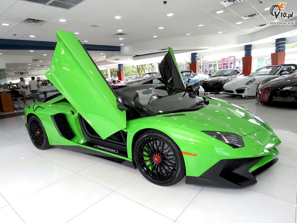 Lamborghini Aventador LP750-4 SV Roadster
