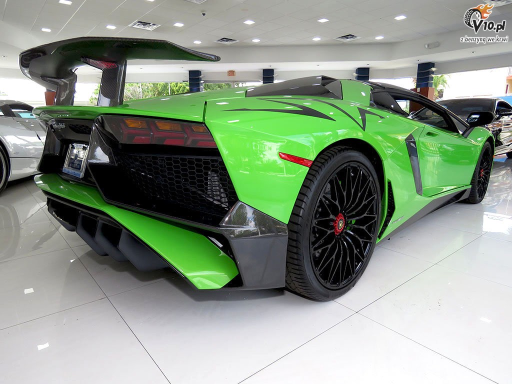 Lamborghini Aventador LP750-4 SV Roadster