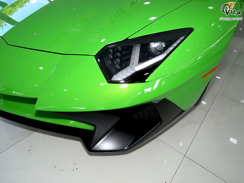 Lamborghini Aventador LP750-4 SV Roadster