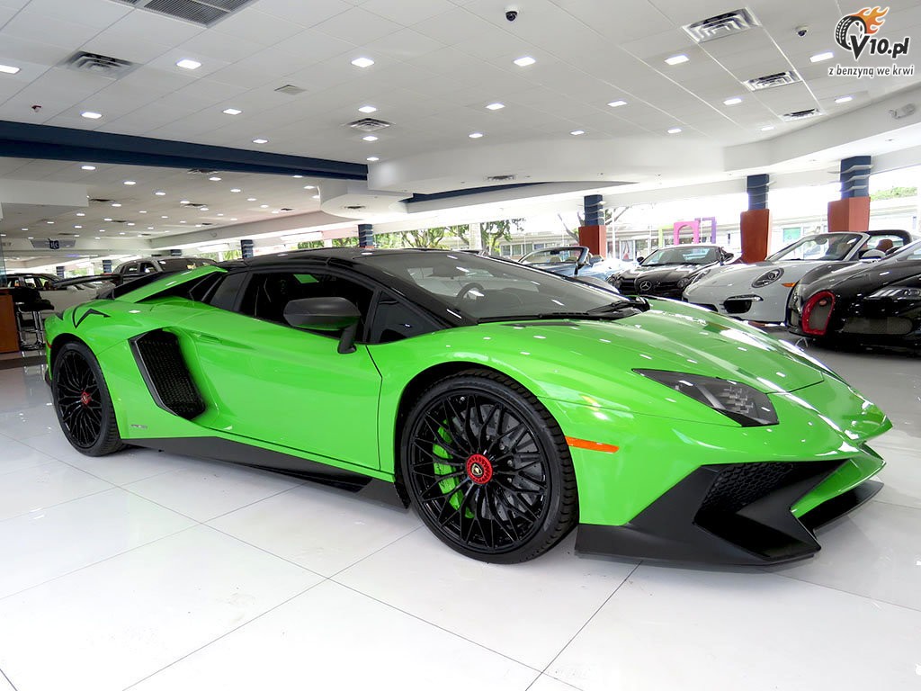 Lamborghini Aventador LP750-4 SV Roadster