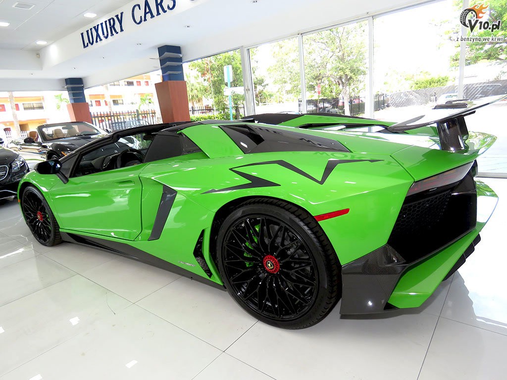 Lamborghini Aventador LP750-4 SV Roadster