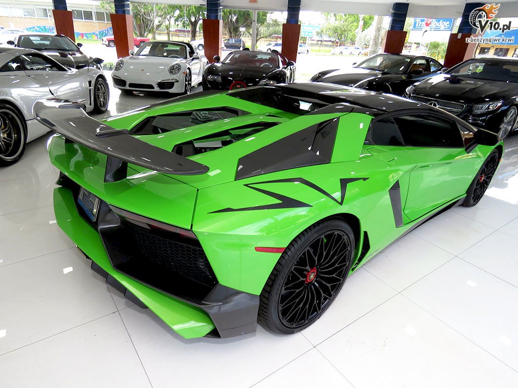 Lamborghini Aventador LP750-4 SV Roadster