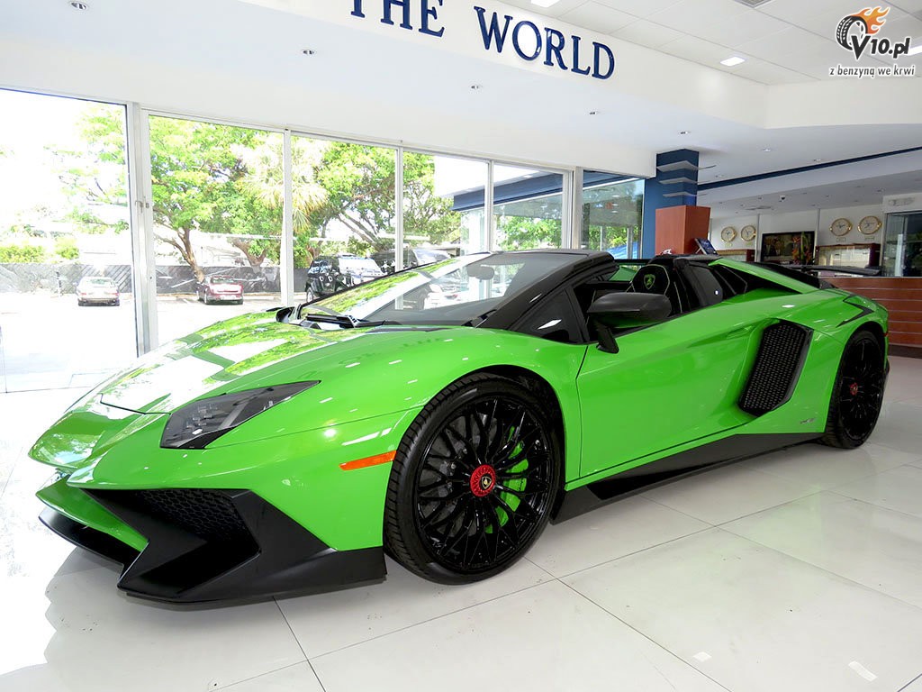 Lamborghini Aventador LP750-4 SV Roadster