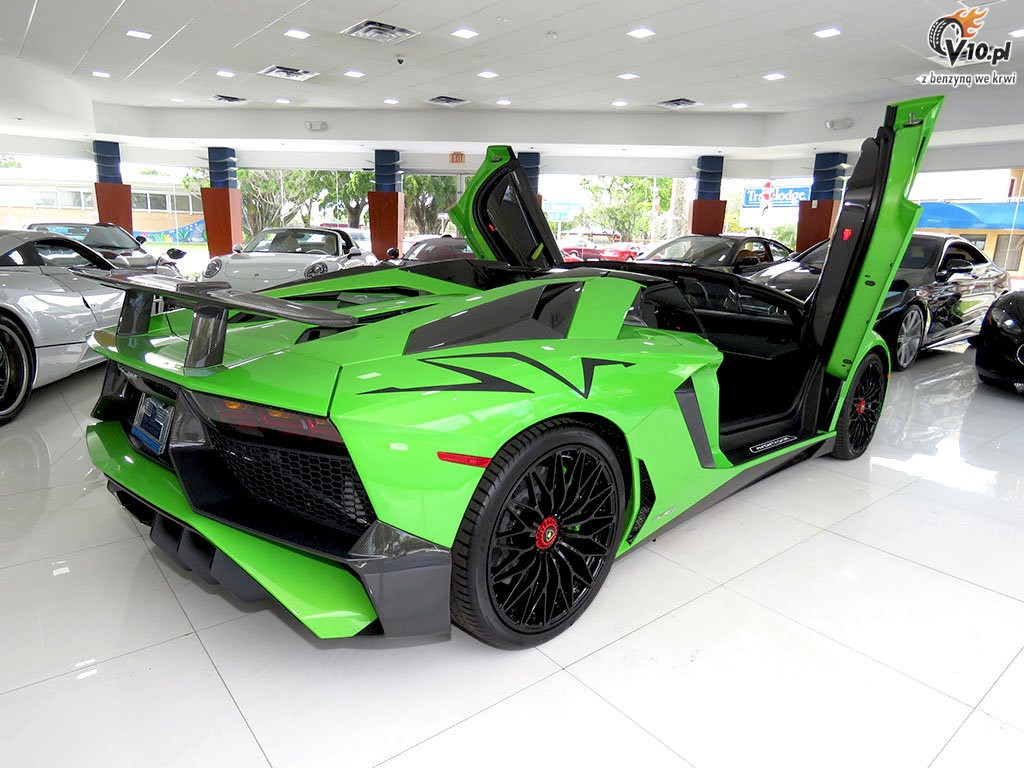 Lamborghini Aventador LP750-4 SV Roadster
