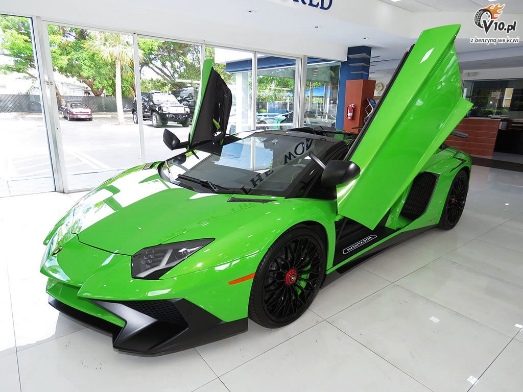 Lamborghini Aventador LP750-4 SV Roadster