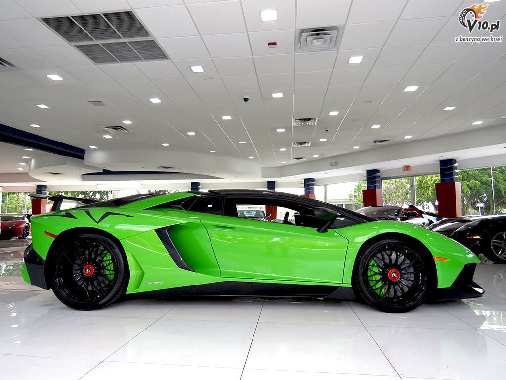 Lamborghini Aventador LP750-4 SV Roadster