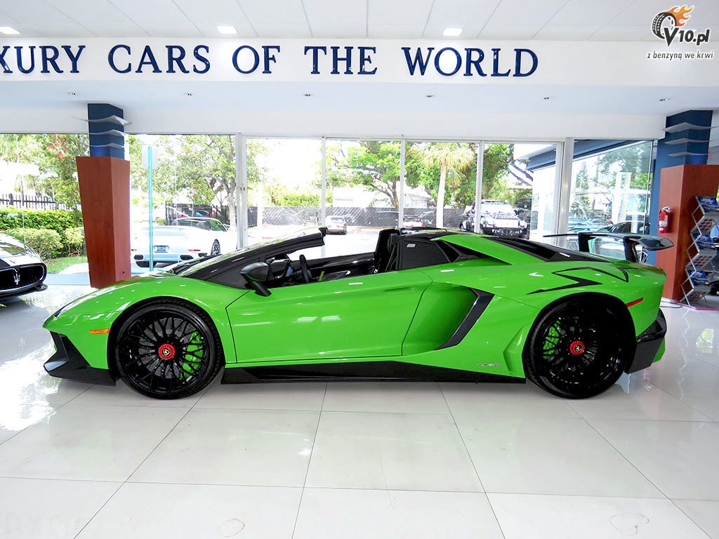 Lamborghini Aventador LP750-4 SV Roadster