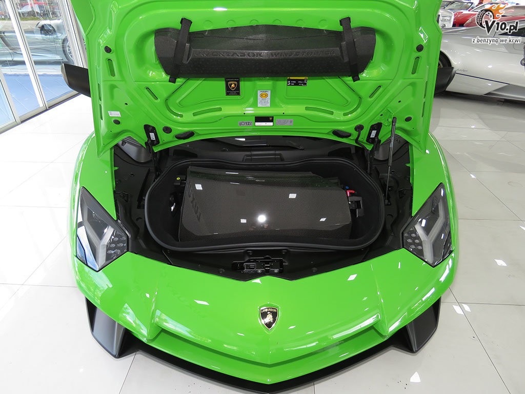 Lamborghini Aventador LP750-4 SV Roadster