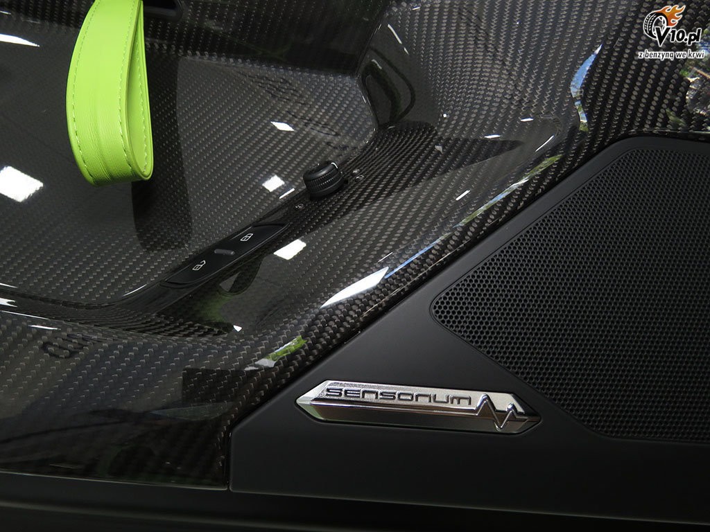 Lamborghini Aventador LP750-4 SV Roadster