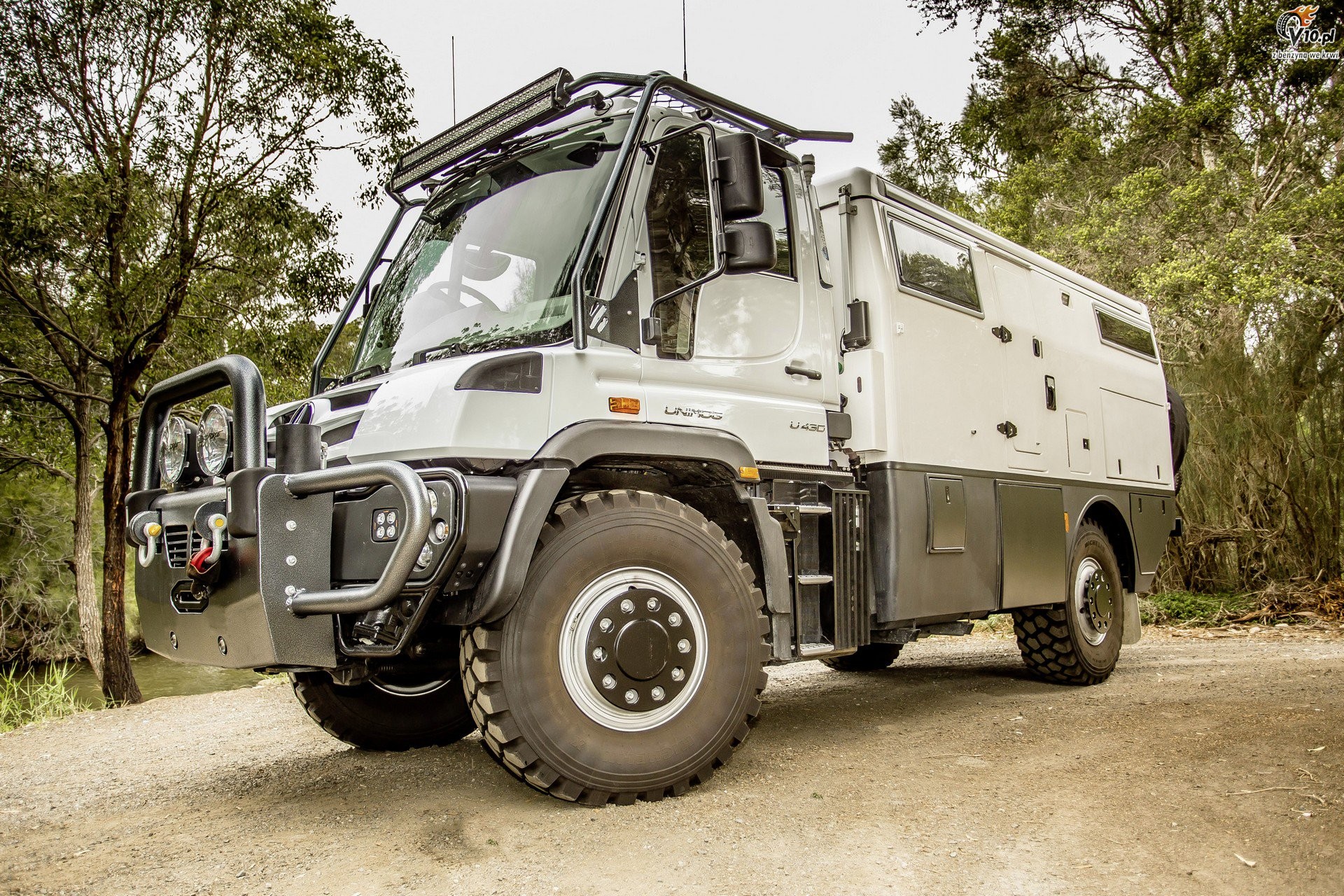 EarthCruiser Explorer XPR440