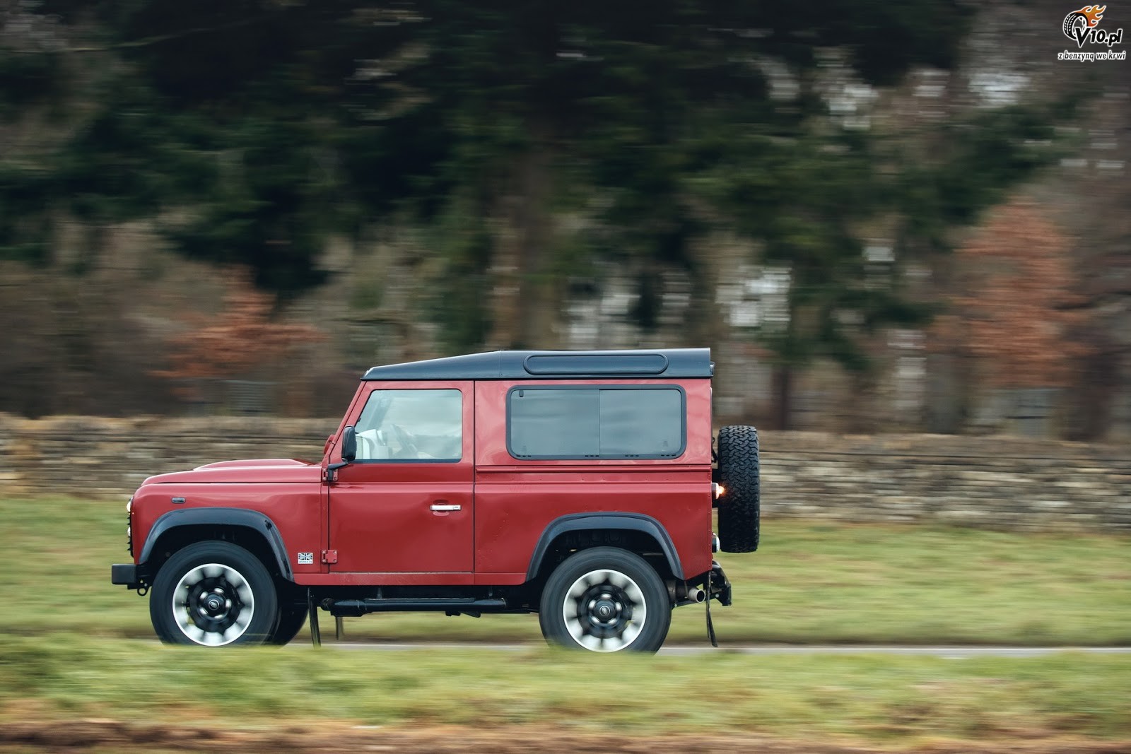 Land Rover Defender w edycji Works V8