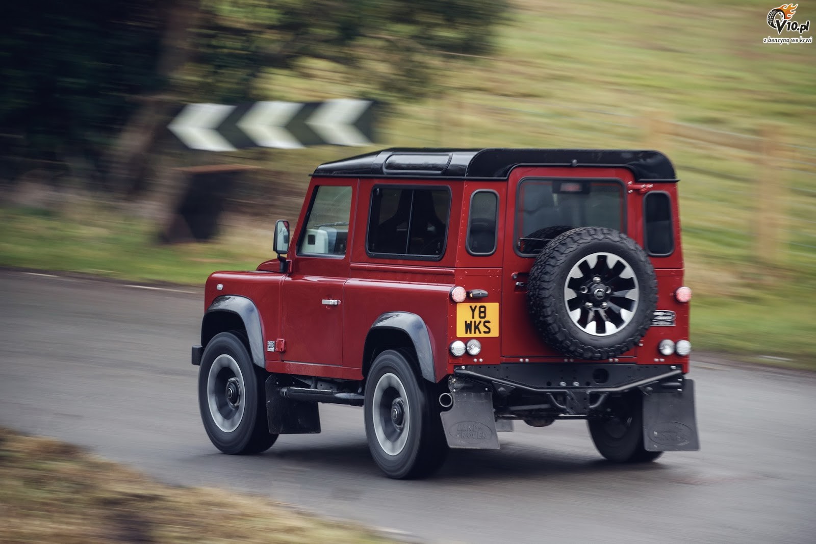 Land Rover Defender w edycji Works V8