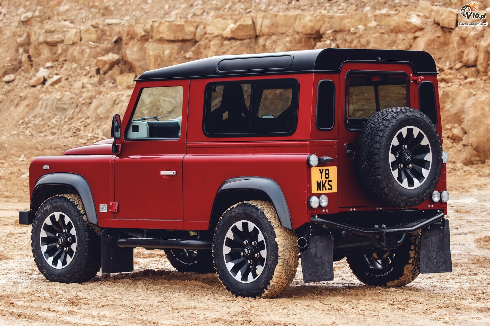 Land Rover Defender w edycji Works V8