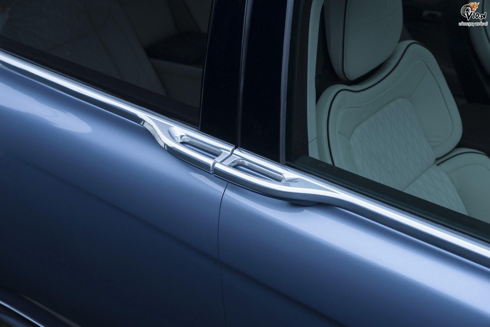 Lincoln Continental 80th Anniversary Coach Door Edition