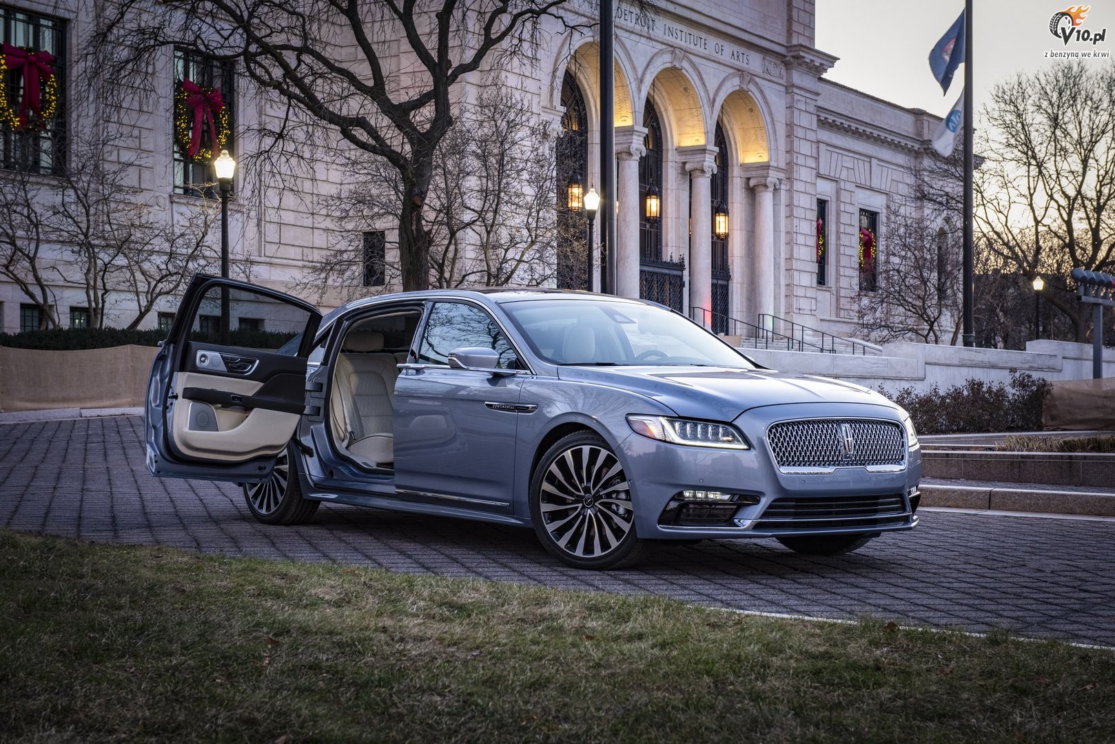 Lincoln Continental 80th Anniversary Coach Door Edition