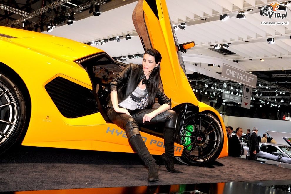 Dziewczyny laski hostessy na Geneva Motor Show 2010