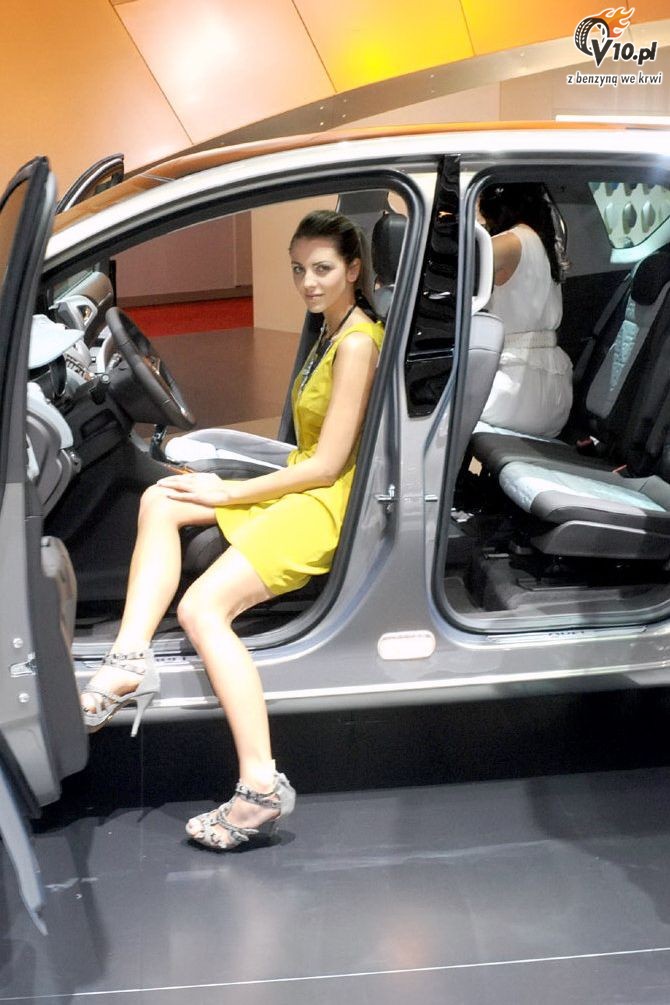 Dziewczyny laski hostessy na Geneva Motor Show 2010