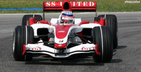 Mi�kkie opony Bridgestone b�d� mia�y jeden rowek pomalowany na bia�o