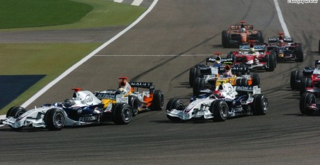 Na starcie Robert Kubica by� w stanie odeprze� atak Fisichelli ...