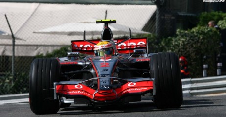 Lewis Hamilton przekona� si� na w�asnej sk�rze, �e w Monaco nie ma miejsca na b��dy
