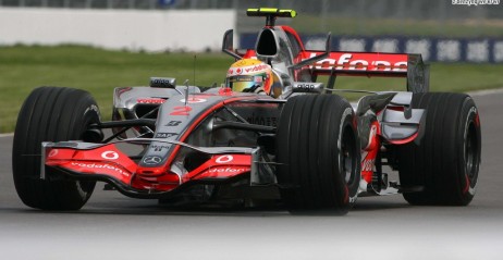 Hamilton nie da� szans rywalom i zdoby� pierwsze w karierze Pole Position!